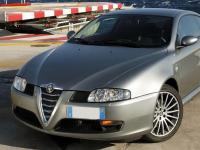 Alfa Romeo GT - anno 2003 - Restauro sedili anteriori in pelle - L'auto e il sedile guida PRIMA (PRIMA)