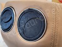Maserati 4200GT – Restauro completo dell’interno: pelle e plastiche. - Dettaglio delle bocchette aria posteriori. (PRIMA)