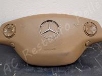 Mercedes CL63 AMG – Lavaggio e igienizzazione di tutto l'abitacolo e restauro pulsanti appiccicosi - Restauro dei comandi al volante con vernice soft touch appiccicosa. (PRIMA)