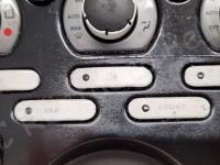 Maserati 4200GT - Restauro pulsanti retroilluminati sulla consolle centrale >> - Dettagli della parte inferiore della consolle. (PRIMA)