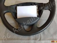 Opel Vivaro – anno 2011 – Rivestimento volante in vera pelle con personalizzazione - Particolare della parte inferiore della corona. (PRIMA)