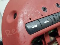 Ferrari 612 Scaglietti – Restauro delle plastiche appiccicose >>>>>>>>>> - Dettaglio dei pulsanti della plafoniera. (PRIMA)