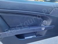 Aston Martin V8 Vantage (Alessandro Pedersoli) – Restauro degli interni - Panoramica della portiera lato guida. (PRIMA)