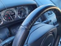 Aston Martin V8 Vantage (Alessandro Pedersoli) – Restauro degli interni - Dettagli della corona del volante. (PRIMA)