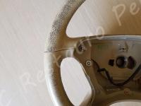 Mercedes-Benz CLS (C219) - anno 2008 - Rivestimento volante in pelle con personalizzazione - Particolare dell'impugnatura sinistra. (PRIMA)
