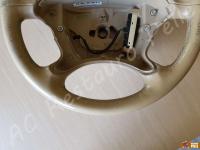 Mercedes-Benz CLS (C219) - anno 2008 - Rivestimento volante in pelle con personalizzazione - Particolare della parte bassa della corona. (PRIMA)