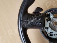 Mini Cooper S (R56) JCW - anno 2010 - Rivestimento volante in vera pelle con personalizzazione - Particolare dell'impugnatura sinistra. (PRIMA)