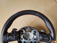 Mini Cooper S (R56) JCW - anno 2010 - Rivestimento volante in vera pelle con personalizzazione - Particolare della parte alta della corona. (PRIMA)