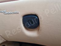 Maserati 4200GT – Restauro completo dell’interno >>>>>>>>>>>>>> - Dettaglio cassetto portaoggetti. (PRIMA)