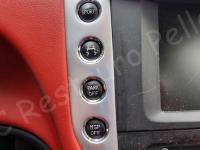 Maserati Granturismo 4.2 – Restauro completo delle plastiche abitacolo >>>>> - I pulsanti al lato del navigatore. (PRIMA)