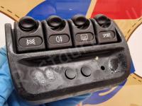 Ferrari 360 Modena – Restauro plastiche e pulizia interno >>>>>>>>>>> - I pulsanti a sx del volante con modanatura di contorno. (PRIMA)