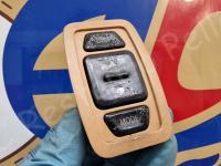 Ferrari California – Restauro delle plastiche appiccicose >>>>>>>>>>>>>> - Il comando per il controllo del computer di bordo. (PRIMA)