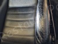 Ferrari F355 – Restauro completo degli interni (pelle e plastiche) >>>>>>> - Particolare dello schienale e del fianchetto sinistro. (PRIMA)