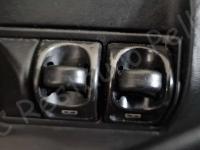 Ferrari F355 – Restauro completo degli interni (pelle e plastiche) >>>>>>> - I comandi degli alzacristalli elettrici lato guida. (PRIMA)