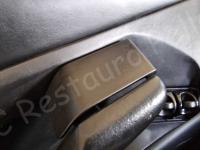 Ferrari F355 – Restauro completo degli interni (pelle e plastiche) >>>>>>> - Dettaglio delle maniglie apriporta. (PRIMA)