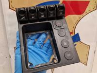 Ferrari F355 – Restauro completo degli interni (pelle e plastiche) >>>>>>> - Modanatura e comandi intorno al cambio. (PRIMA)