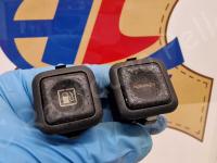 Ferrari 575M Maranello – Restauro plastiche appiccicose  >>>>>>>>>>>> - I pulsanti di apertura sportello carburante e bagagliaio. (PRIMA)
