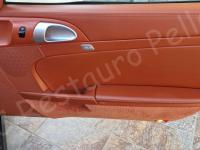 Porsche Cayman S – Restauro completo interno (pelle e plastiche) >>> - Pannello porta passeggero. (PRIMA)