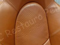 Porsche Cayman S – Restauro completo interno (pelle e plastiche) >>> - Particolare della pelle traforata. (PRIMA)