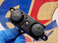 Ferrari F12 Berlinetta – Restauro completo delle plastiche >>>>>>>>>>>> - I due pulsanti per l'apertura dello sportello carburante e del vano bagagli. (PRIMA)