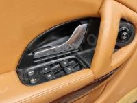 Maserati Quattroporte – Restauro completo delle plastiche e del cielo >>> - Particolare dei comandi alzacristalli elettrici. (PRIMA)