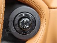 Maserati Quattroporte – Restauro completo delle plastiche e del cielo >>> - Comando specchietti elettrici. (PRIMA)