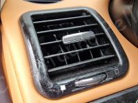 Maserati Quattroporte – Restauro completo delle plastiche e del cielo >>> - Particolare di una bocchetta aria. (PRIMA)