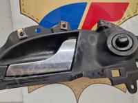 Maserati Quattroporte – Restauro completo delle plastiche e del cielo >>> - Le modanature diestro le maniglie apriporta. (PRIMA)