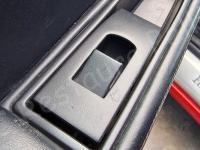 Ferrari 360 Modena – Restauro completo degli interni (pelle e plastiche)  - Dettaglio della maniglia e della sicura. (PRIMA)