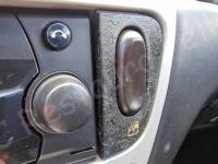 Ferrari 360 Modena – Restauro completo degli interni (pelle e plastiche)  - Dettaglio dei pulsanti degli alzacristalli. (PRIMA)