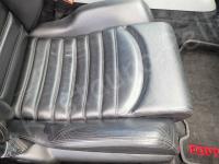 Ferrari 360 Modena – Restauro completo degli interni (pelle e plastiche)  - Particolare della seduta. (PRIMA)