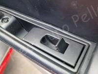 Ferrari 360 Modena – Restauro completo degli interni (pelle e plastiche)  - La maniglia apriporta. (PRIMA)