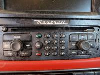 Maserati Granturismo – Restauro completo delle plastiche appiccicose - Dettaglio della radio. (PRIMA)