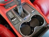 Maserati Granturismo – Restauro completo delle plastiche appiccicose - Panoramica della consolle sul tunnel centrale. (PRIMA)