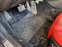 Maserati Granturismo – Restauro completo delle plastiche appiccicose - Zona piedi lato guida. (PRIMA)