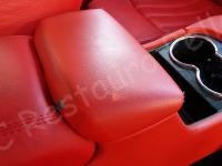 Maserati Granturismo – Restauro completo delle plastiche appiccicose - Dettaglio della console centrale posteriore. (PRIMA)