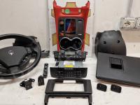 Maserati Granturismo – Restauro completo delle plastiche appiccicose - Panoramica delle plastiche nel mio laboratorio. (PRIMA)