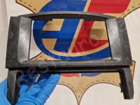 Maserati Granturismo – Restauro completo delle plastiche appiccicose - La modanatura intorno allo schermo. (PRIMA)