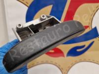 Maserati Granturismo – Restauro completo delle plastiche appiccicose - Maniglia portaoggetti su bracciolo centrale. (PRIMA)