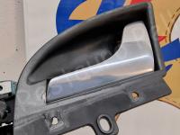 Maserati Granturismo – Restauro completo delle plastiche appiccicose - Maniglia apriporta lato guida. (PRIMA)