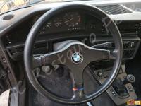 BMW M535i (E28) - anno 1985 - Restauro completo dell’interno in pelle - Panoramica del volante. (PRIMA)