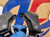 Ferrari FF – Restauro completo delle plastiche appiccicose >>>>>>>>>>>>>> - I comandi degli indicatore di direzione. (PRIMA)