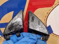 Ferrari FF – Restauro completo delle plastiche appiccicose >>>>>>>>>>>>>> - I triangoli alla base dei finestrini. (PRIMA)