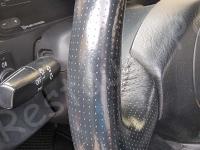 Honda S2000 – Restauro pelle e plastiche >>>>>>>>>>>>>>>>>>>>>>>> - Dettaglio della pelle del volante. (PRIMA)