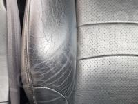 Honda S2000 – Restauro pelle e plastiche >>>>>>>>>>>>>>>>>>>>>>>> - Dettaglio del fianchetto destro. (PRIMA)