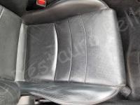 Honda S2000 – Restauro pelle e plastiche >>>>>>>>>>>>>>>>>>>>>>>> - Particolare della seduta. (PRIMA)