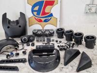 Ferrari 599 GTO - Restauro plastiche appiccicose >>>>>>>>>>>>>>>>>>>>> - Panoramica delle plastiche nel mio laboratorio. (PRIMA)