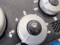 Ferrari 599 GTO - Restauro plastiche appiccicose >>>>>>>>>>>>>>>>>>>>> - Dettagli del climatizzatore. (PRIMA)