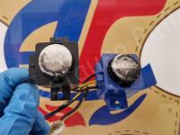 Ferrari 599 GTO - Restauro plastiche appiccicose >>>>>>>>>>>>>>>>>>>>> - I pulsanti della chiusura centralizzata sul tunnel centrale. (PRIMA)