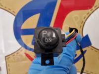 Ferrari 599 GTO - Restauro plastiche appiccicose >>>>>>>>>>>>>>>>>>>>> - Il pulsante per disabilitare i sensori di parcheggio posteriori. (PRIMA)